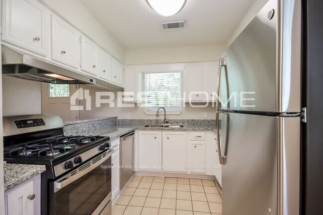 Foto del edificio - 7127 Kings Dr