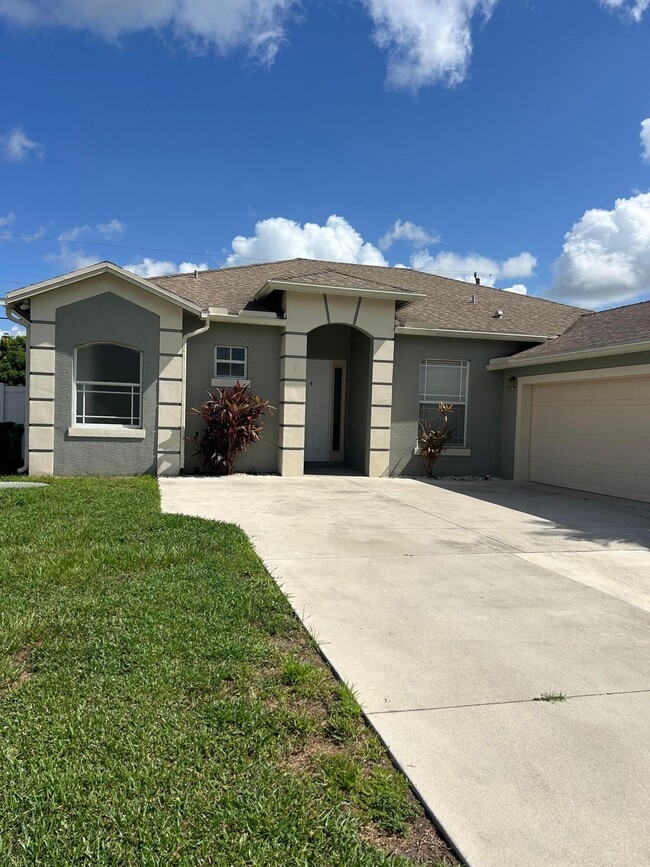 Foto del edificio - 1573 SW Merchant Ln