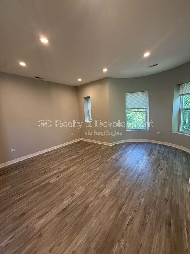 Foto del edificio - 4753 S St Lawrence Ave