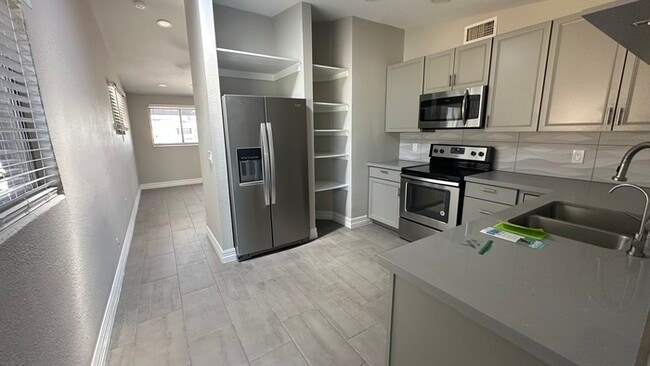 Building Photo - Central Tempe 3br