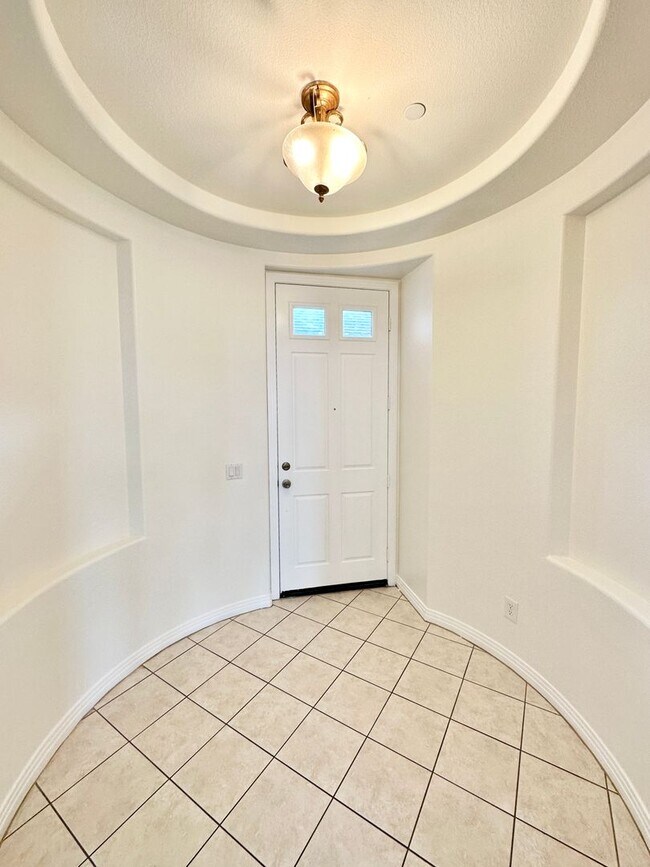 Building Photo - Beautiful Home in the Wonderful, Private, ...