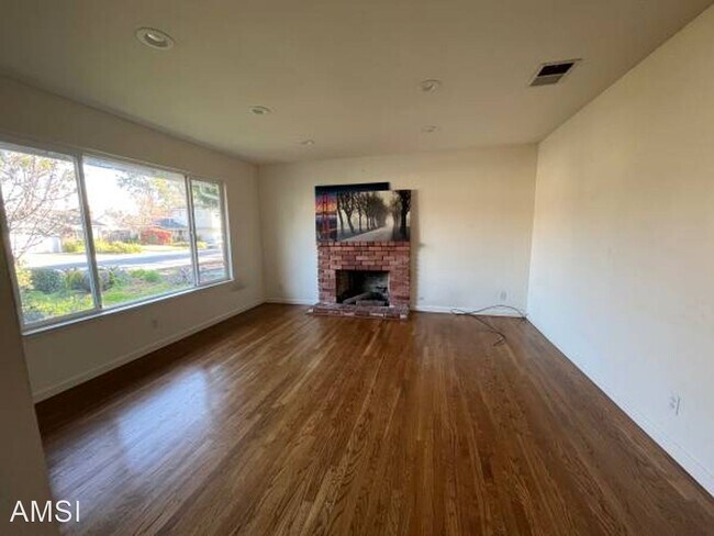 Foto del edificio - 4 br, 3 bath House - 4543 Angeles Ave