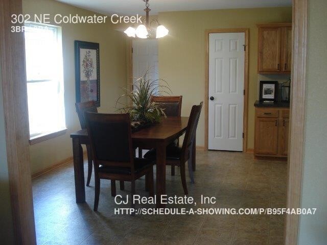 Foto del edificio - 302 NE Coldwater Creek Dr