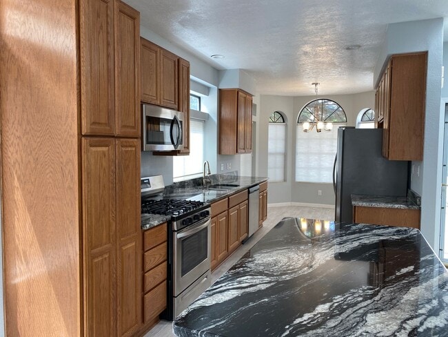 Building Photo - Location, location!  Updated 3 Br, 2 Bath ...