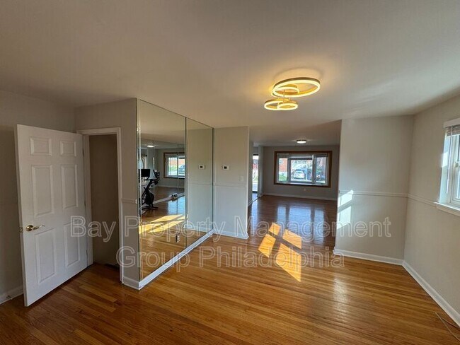 Building Photo - 254 Berkley Ave