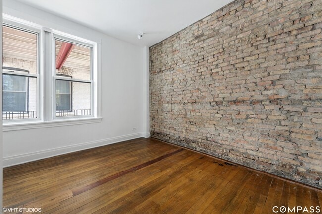 Building Photo - 731 W 18th St