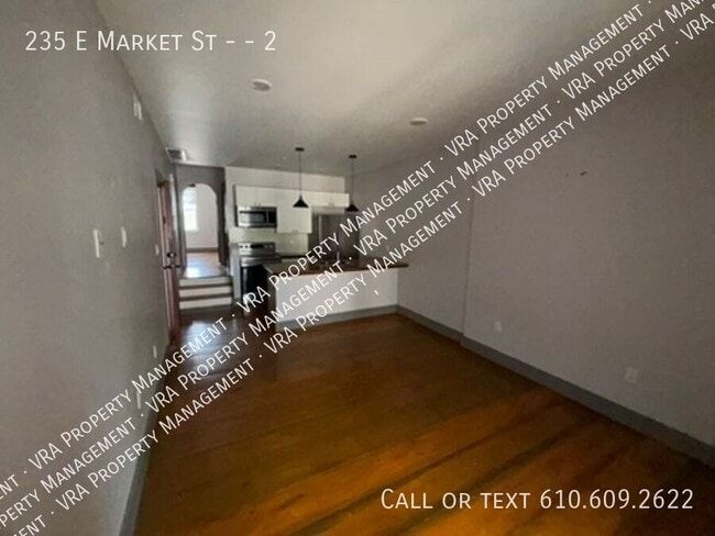 Foto del edificio - 235 E Market St