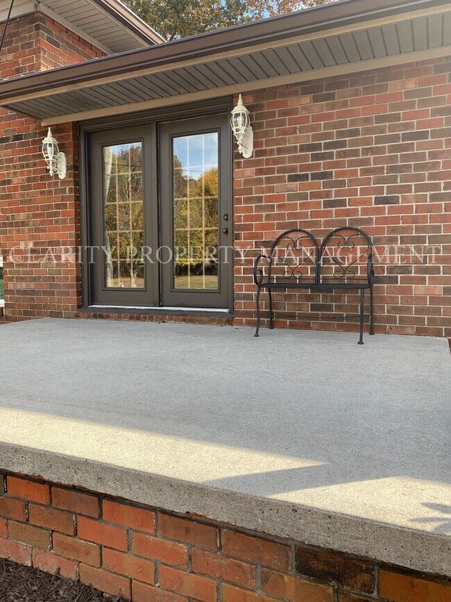 Building Photo - Huge 3 Bedroom House in McDonald
