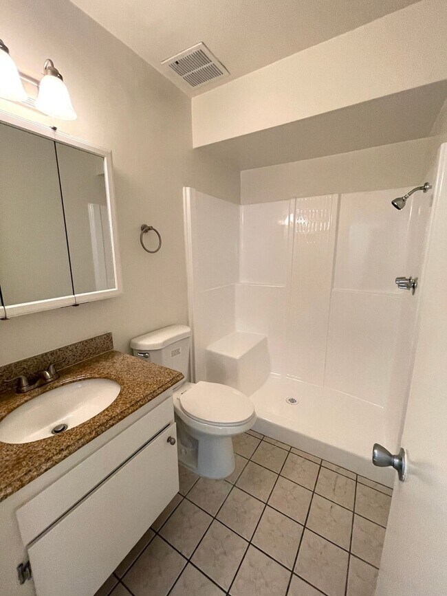 Foto del edificio - 1116 N Olive Dr