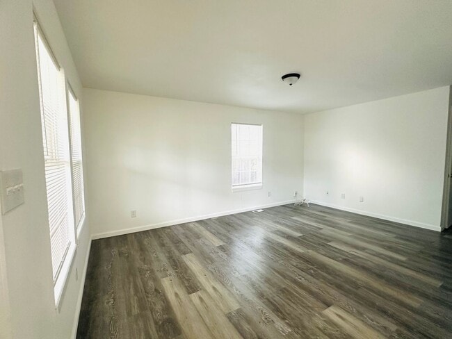 Building Photo - 746 Edgemont Ave