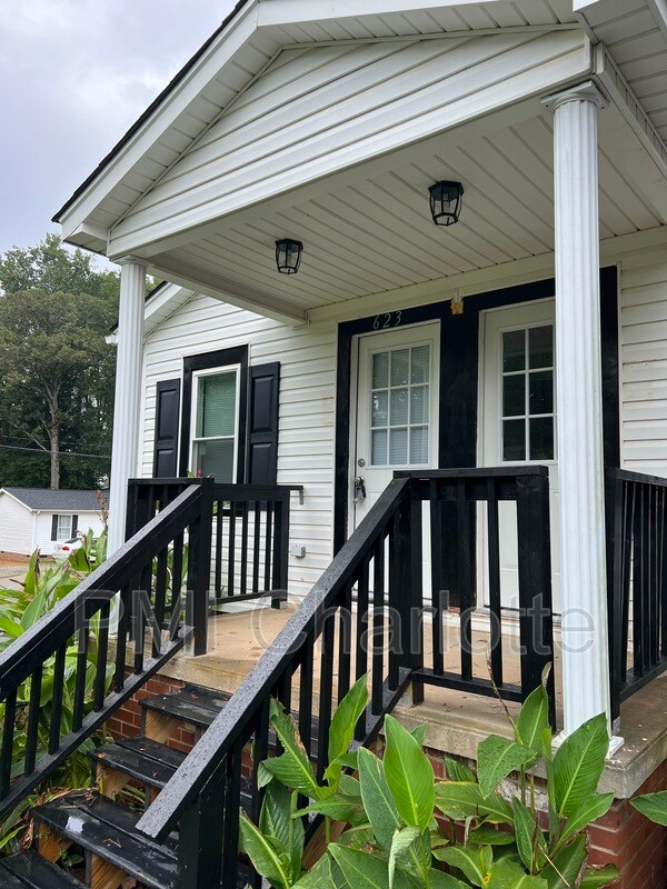 Foto del edificio - 623 W Iredell Ave