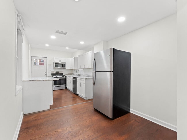 Foto del edificio - 2443 Nicholas St