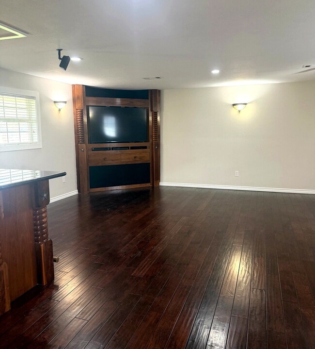 Building Photo - Beautiful 2 story home in an established neighborhood in Bryan, TX