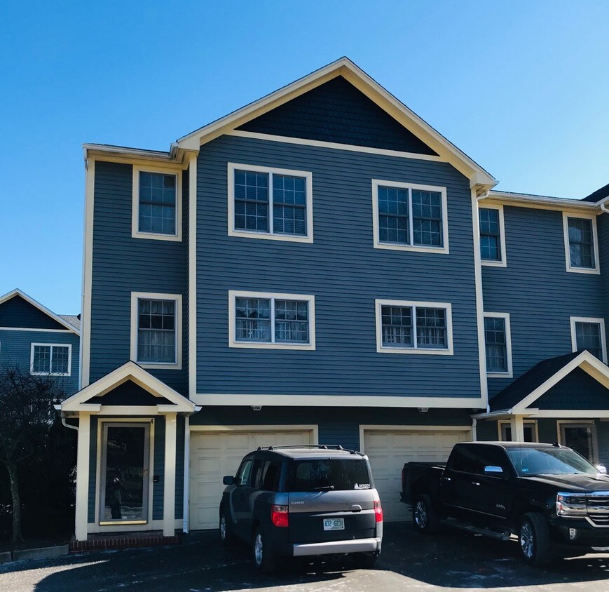 4400 Post Rd, East Greenwich, RI 02818 Townhome Rentals in East