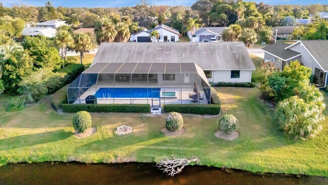 Foto del edificio - Furnished 3BR/3BA Home with Den, Heated Pool & Lanai in *The Meadows* Sarasota