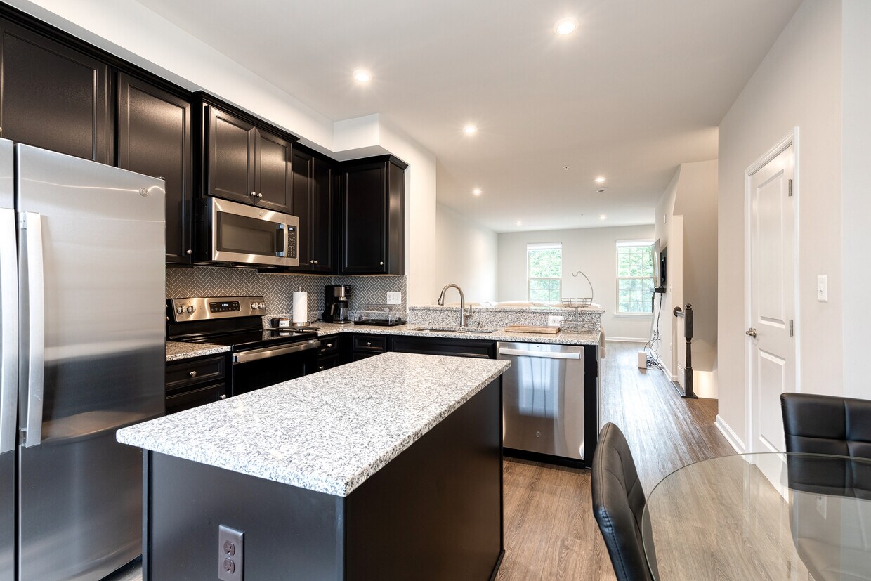 Foto principal - 7920 Big Roundtop Rd