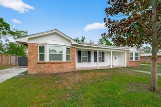 Building Photo - 8210 Edgemoor Dr