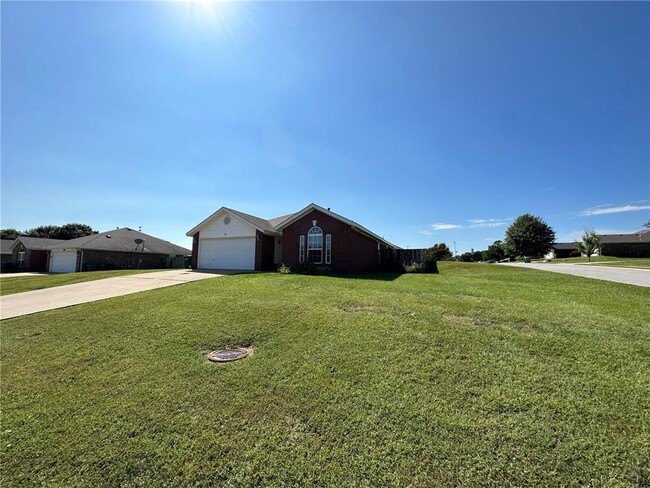 Building Photo - 521 Spicewood Trail