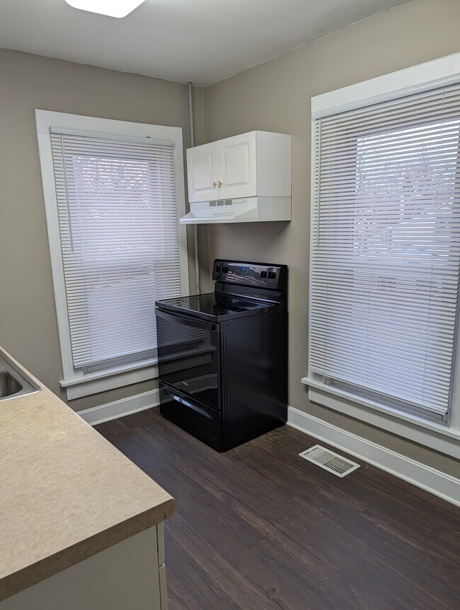 Foto del edificio - 3308 Central Ave