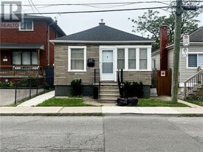 Building Photo - 17 E 31st St