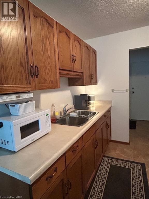 Building Photo - 470 Elizabeth St E