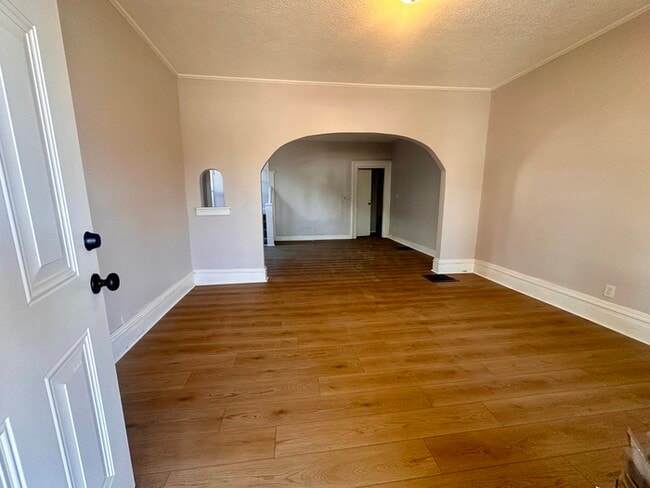 Foto del edificio - 325 N Gladstone Ave