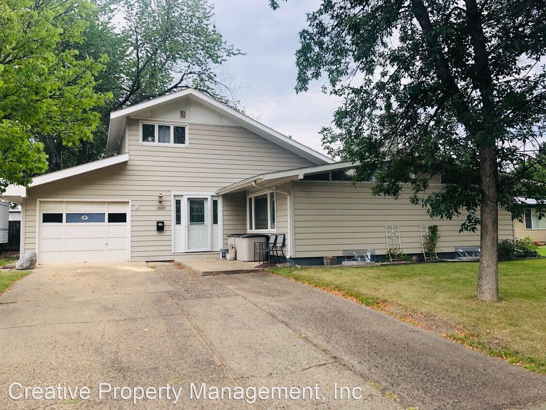 Foto principal - 4 br, 1 bath House - 2600 1st Ave SW