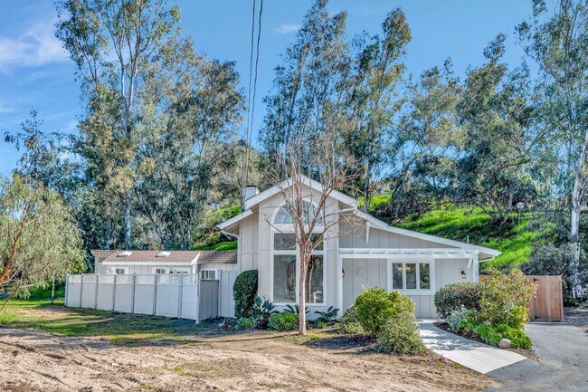 Building Photo - One-of-a-Kind Home in Fallbrook