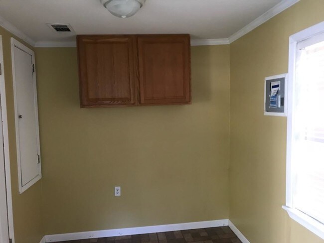 Building Photo - 243 Pine St