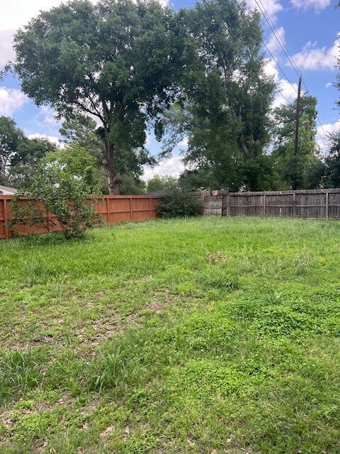 Foto del edificio - 8606 Carriage Creek Dr