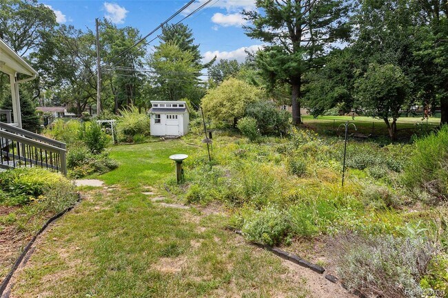 Building Photo - 6552 Orion Rd