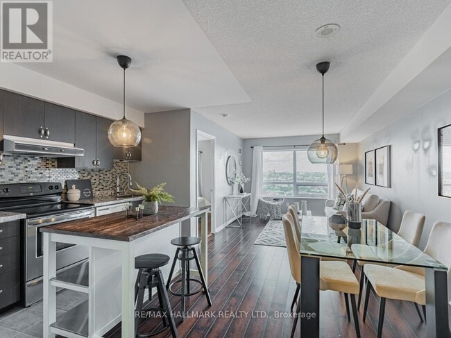 Building Photo - 60 Heintzman St