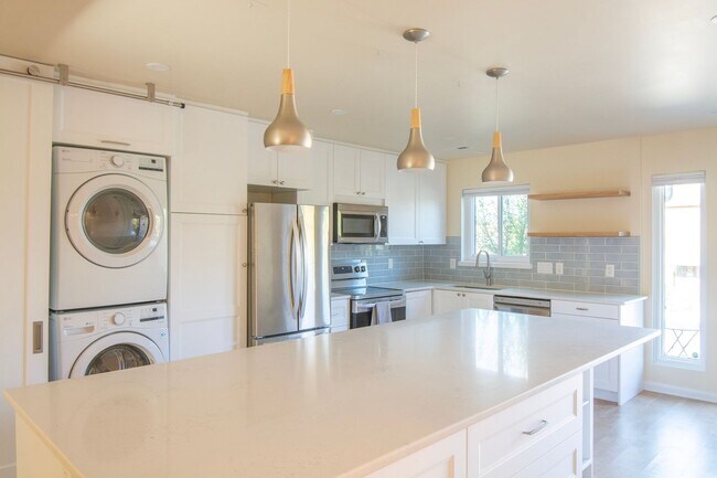 Building Photo - 326 Harvest Dr