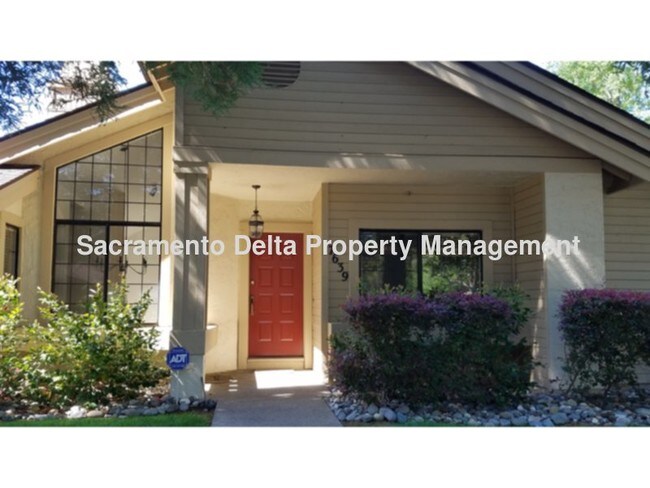 Foto del edificio - 7639 Creekridge Ln