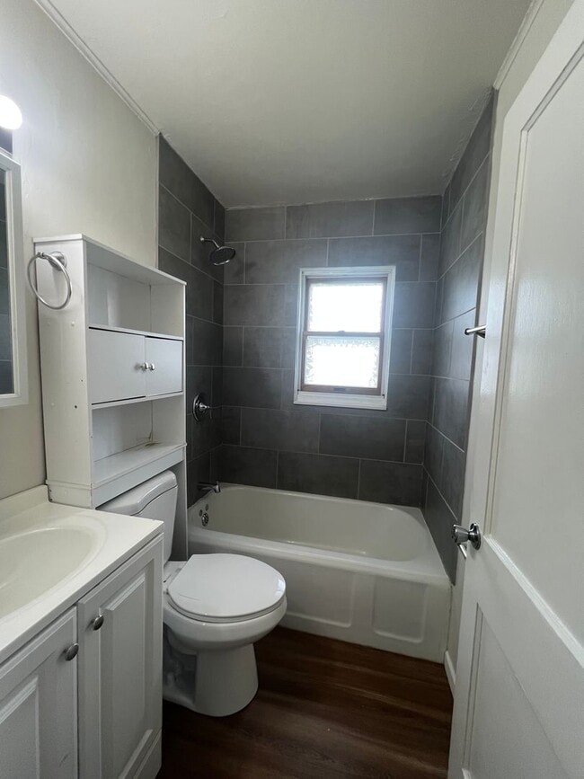 Building Photo - Robalo Ct. Duplex