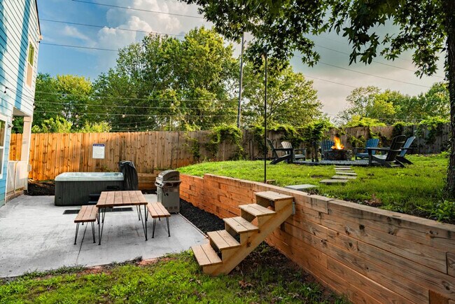 Building Photo - 209 Clay St SE