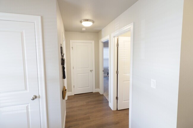 Foto del edificio - Be the first one to RENT this home! 3 bedrooms, 2 bathrooms, SINGLE LEVEL home with beautiful Lan...