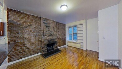 Building Photo - 251 W 26th St