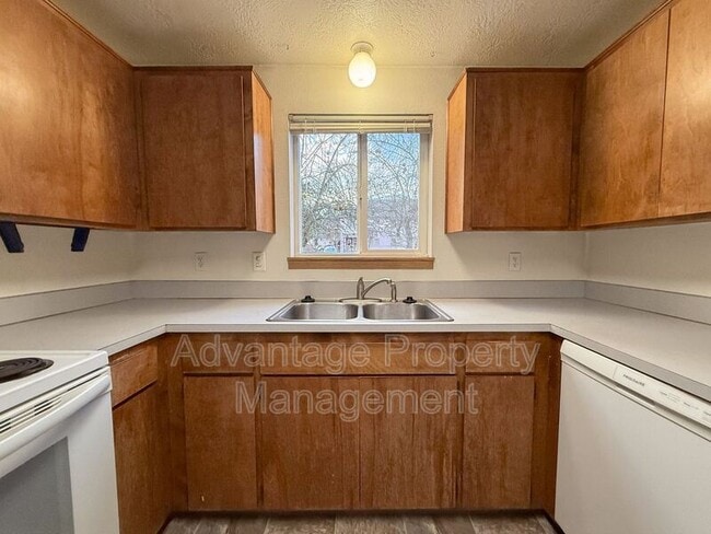 Building Photo - 240 S Monmouth Ave