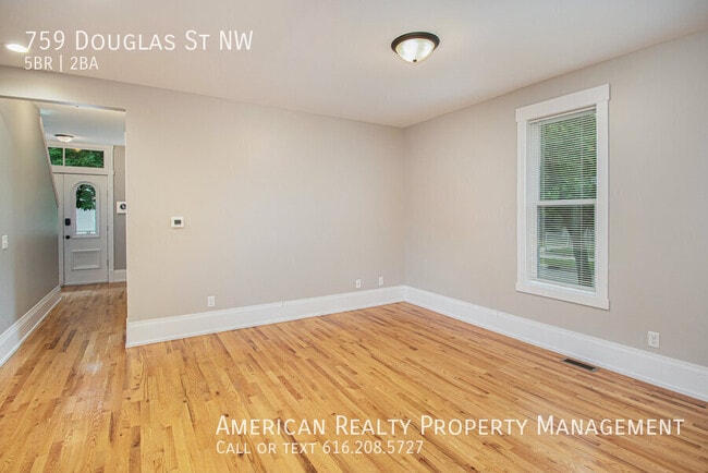 Foto del edificio - 759 Douglas St NW