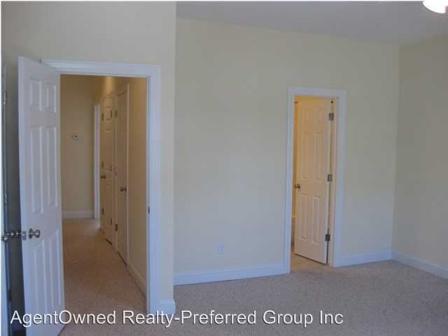 Building Photo - 4928 Date Palm Dr