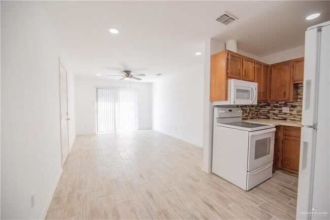Building Photo - 1500 Evergreen Ave