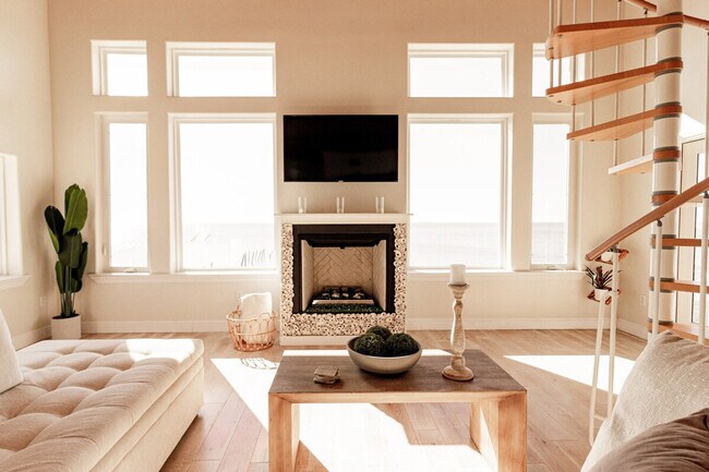 Foto del edificio - 6717 Belle Fontaine Dr