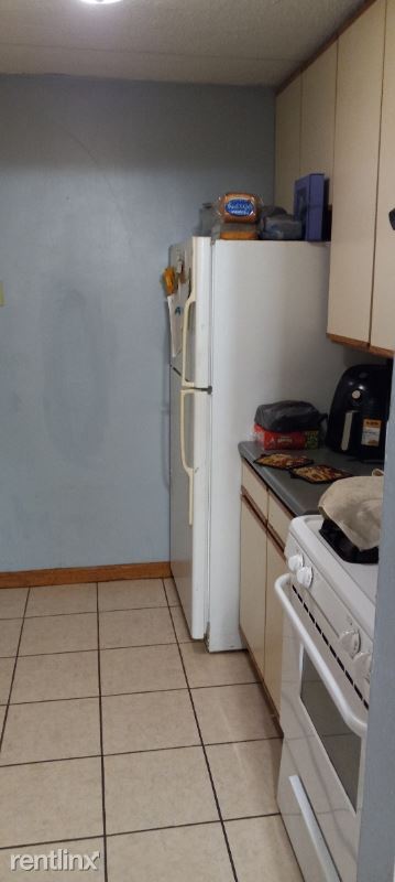 Building Photo - 1 br, 1 bath Condo - 234 Shorewood dr