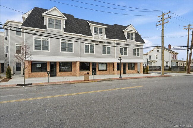 Building Photo - 180 Deer Park Ave