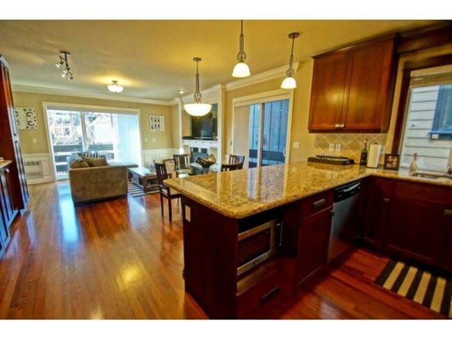 Building Photo - Chic Townhome in Fremont with New Carpet!