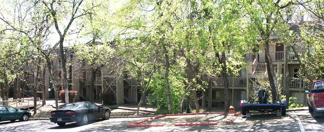 Foto del edificio - Travis Green Condominiums