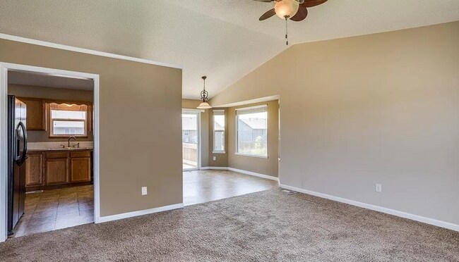 Building Photo - RECENTLY REDUCED! Stunning 5 Bed 3 Bath!