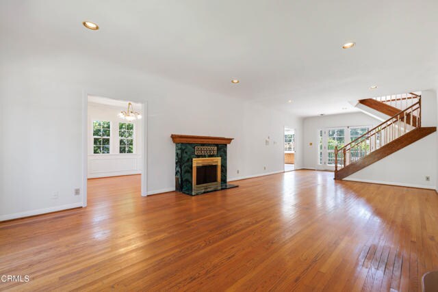 Building Photo - 1034 E Cypress Ave