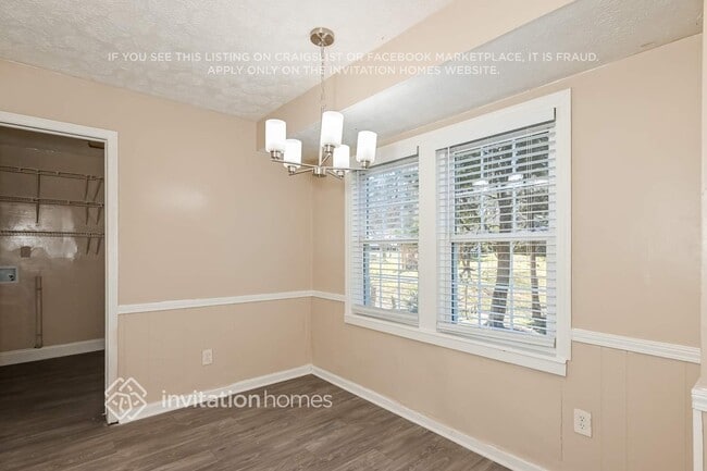 Building Photo - 247 Sandra Dr NW